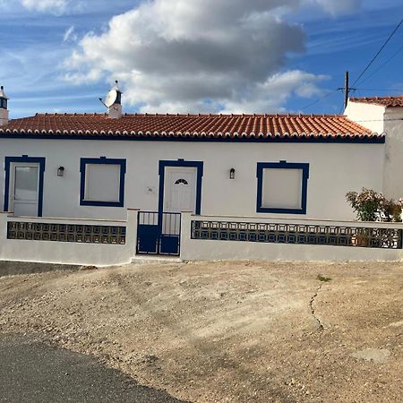 Casa Dos Sapos Villa แมร์โตลา ภายนอก รูปภาพ