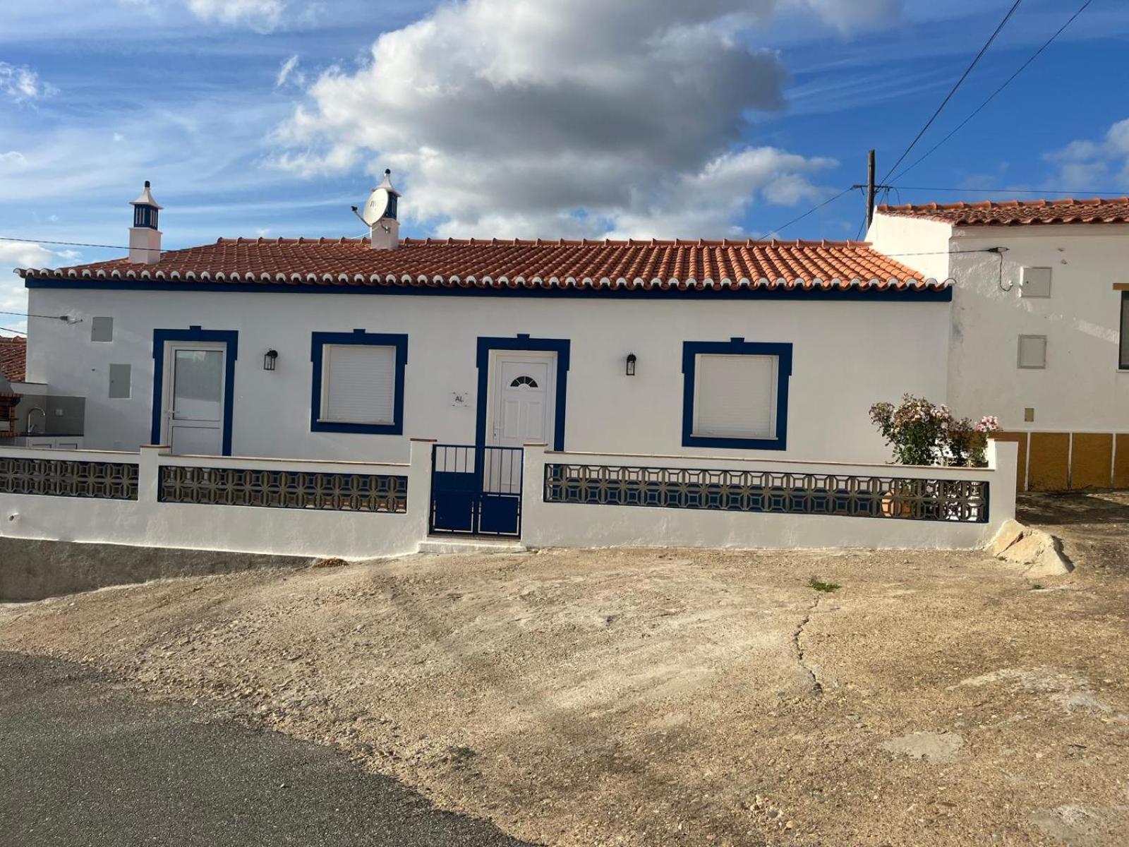 Casa Dos Sapos Villa แมร์โตลา ภายนอก รูปภาพ